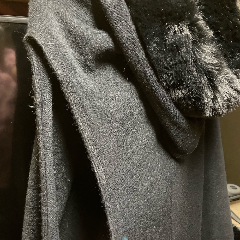 Black faux fur and tassel trimmed shawl.